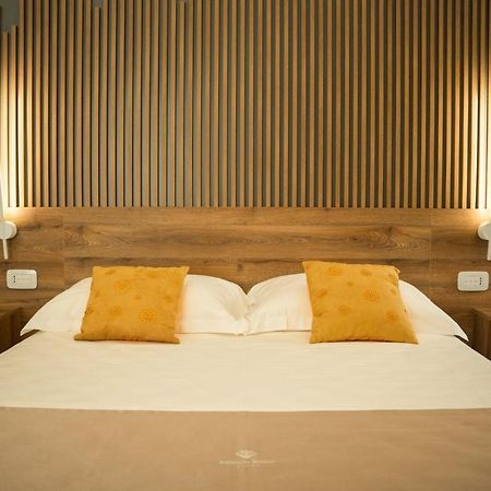 Antonio Busco Rooms Turi Buitenkant foto