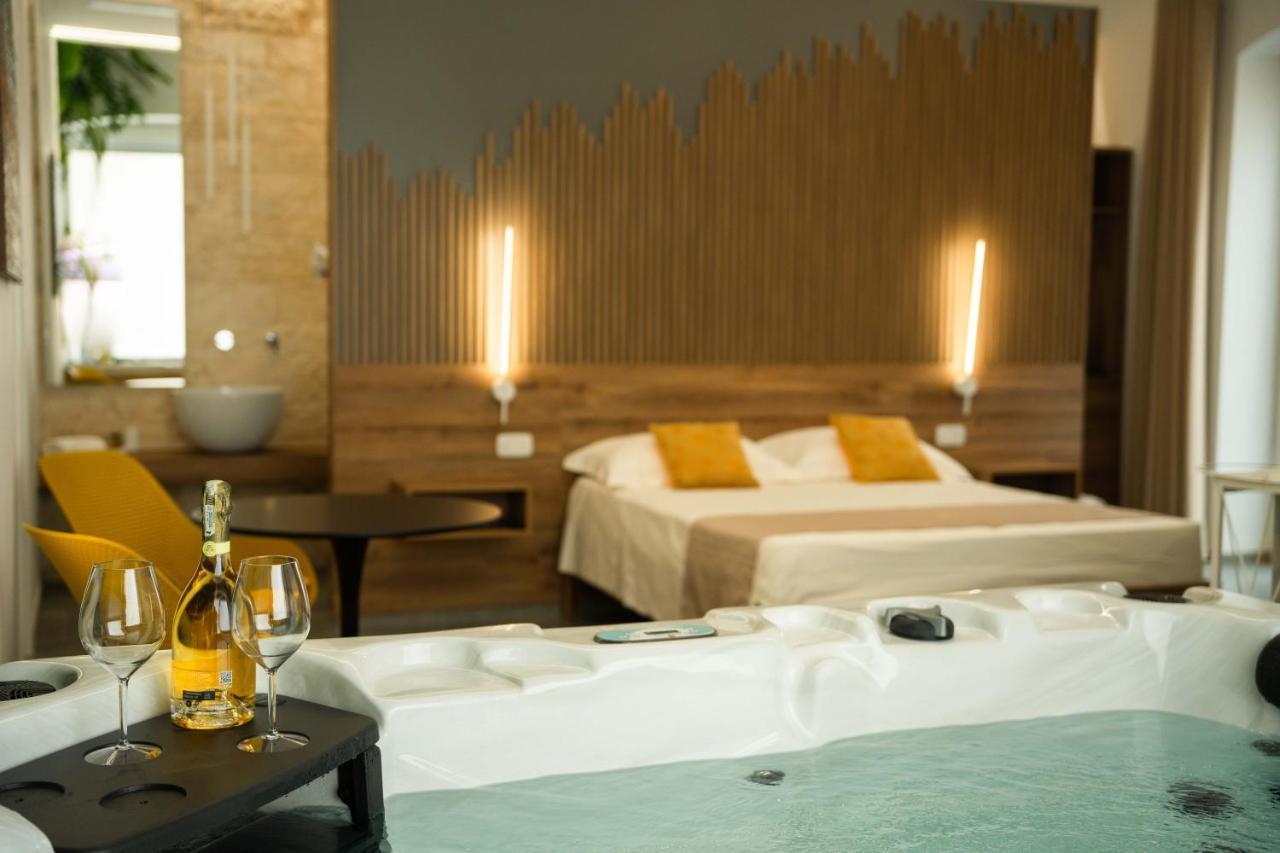 Antonio Busco Rooms Turi Buitenkant foto